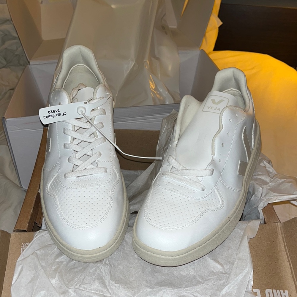 Veja CWL V-10 Full White Sneaker